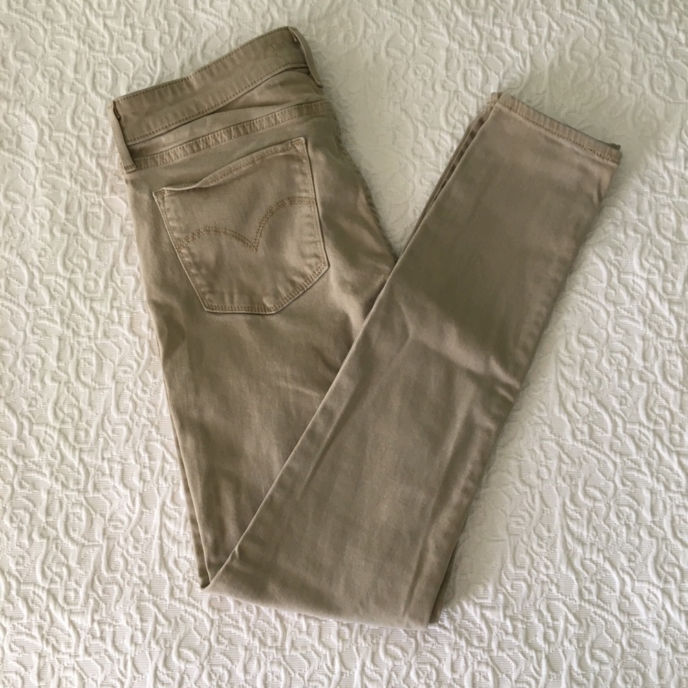 RARE Levi’s 711 Skinny Khakis, Excellent Condition